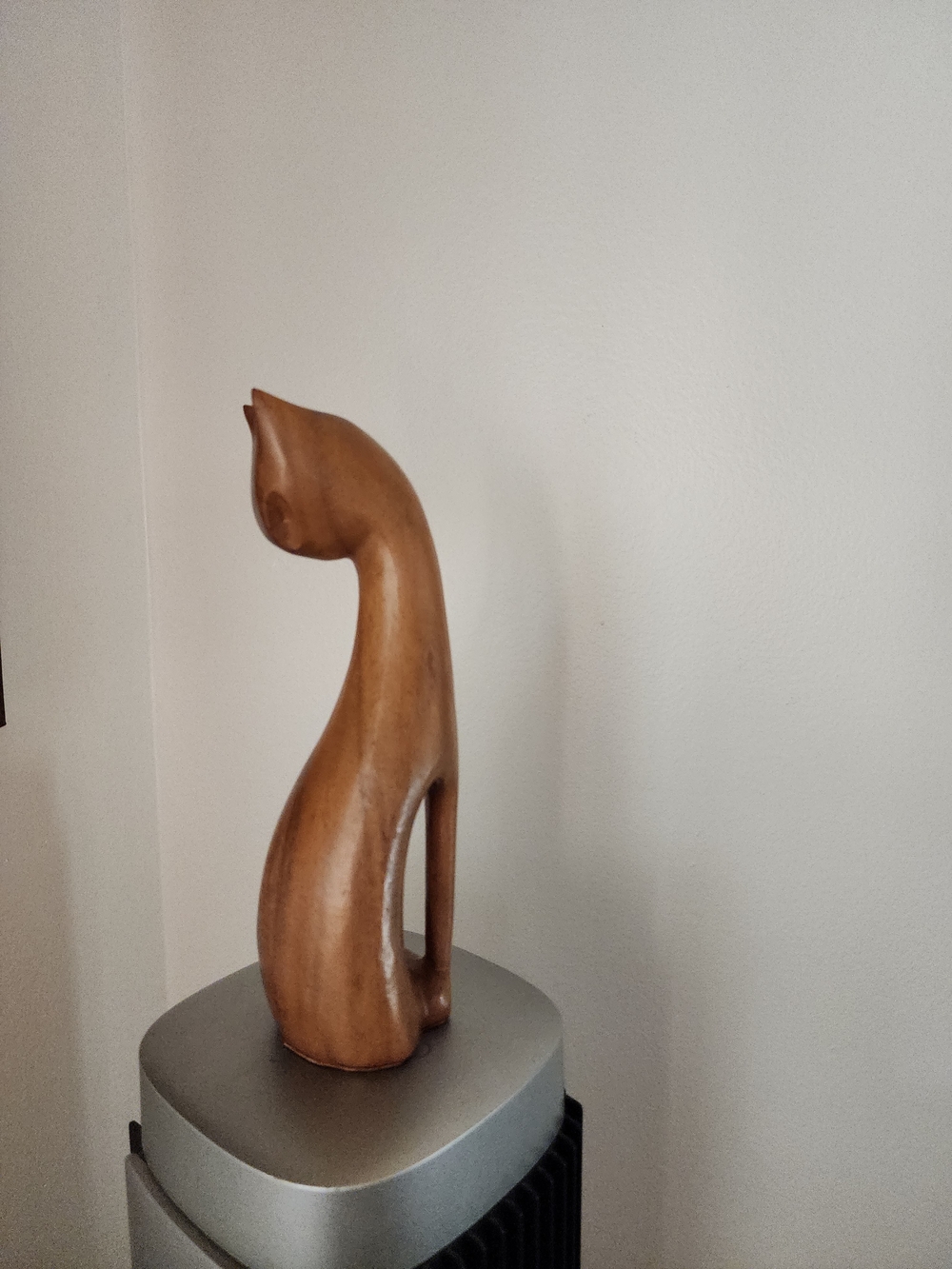 MCM Carved Wooden Cat Sculpture - Warm Brown Finish - Picture 8 of 8